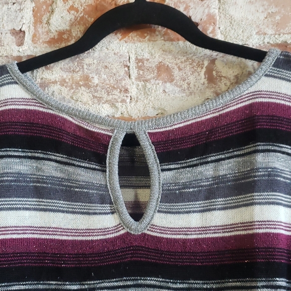 Short Sleeved Metallic Keyhole Back Sweater - Picture 9 of 9